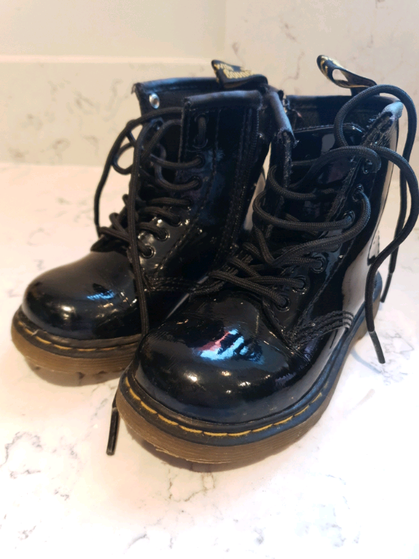 dr martens toddler size 6